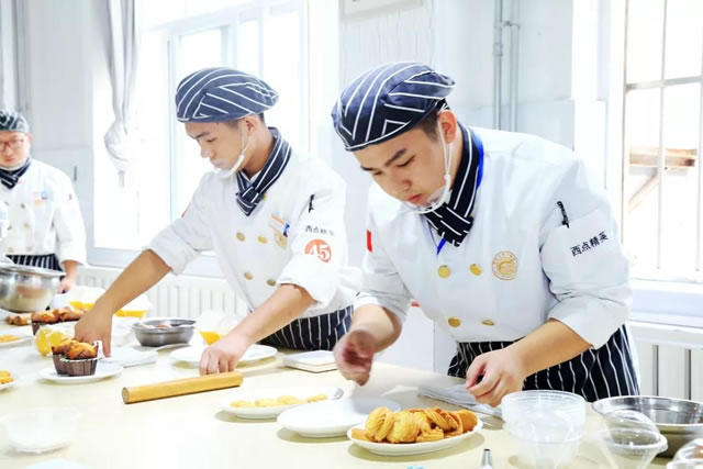 宁夏新东方烹饪学校教学实景 在吴忠学西点去哪里学好