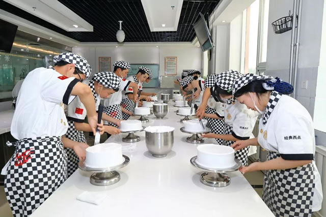 宁夏新东方烹饪学校教学环境 在固原学西点去哪里学好