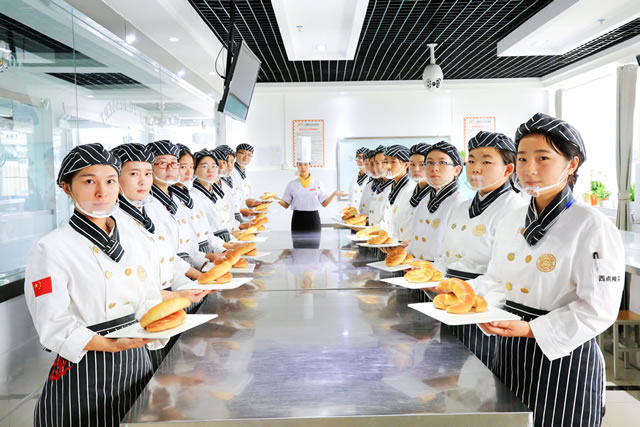 宁夏新东方烹饪学校西点课程 中卫学西点的学费大概需要多少