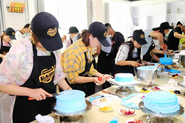 宁夏新东方烹饪学校实操教学 适合女孩子的职业
