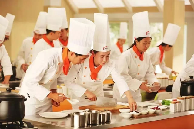 宁夏新东方烹饪学校 女生学西点就业前景怎么样