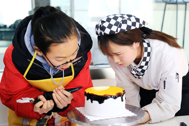 学西点蛋糕好找工作吗