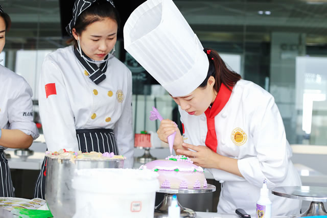 学西点该如何选择学校呢