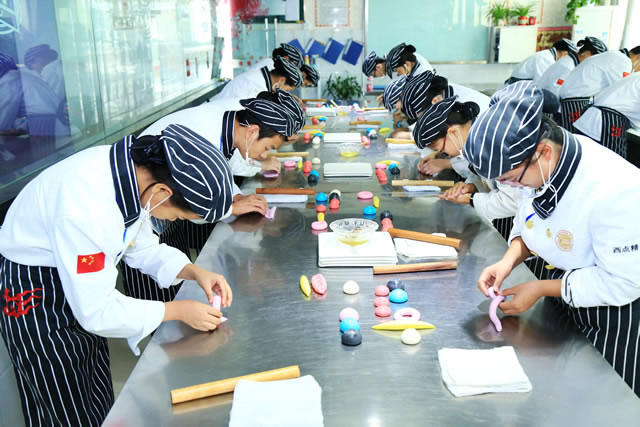 学西点该如何选择学校呢